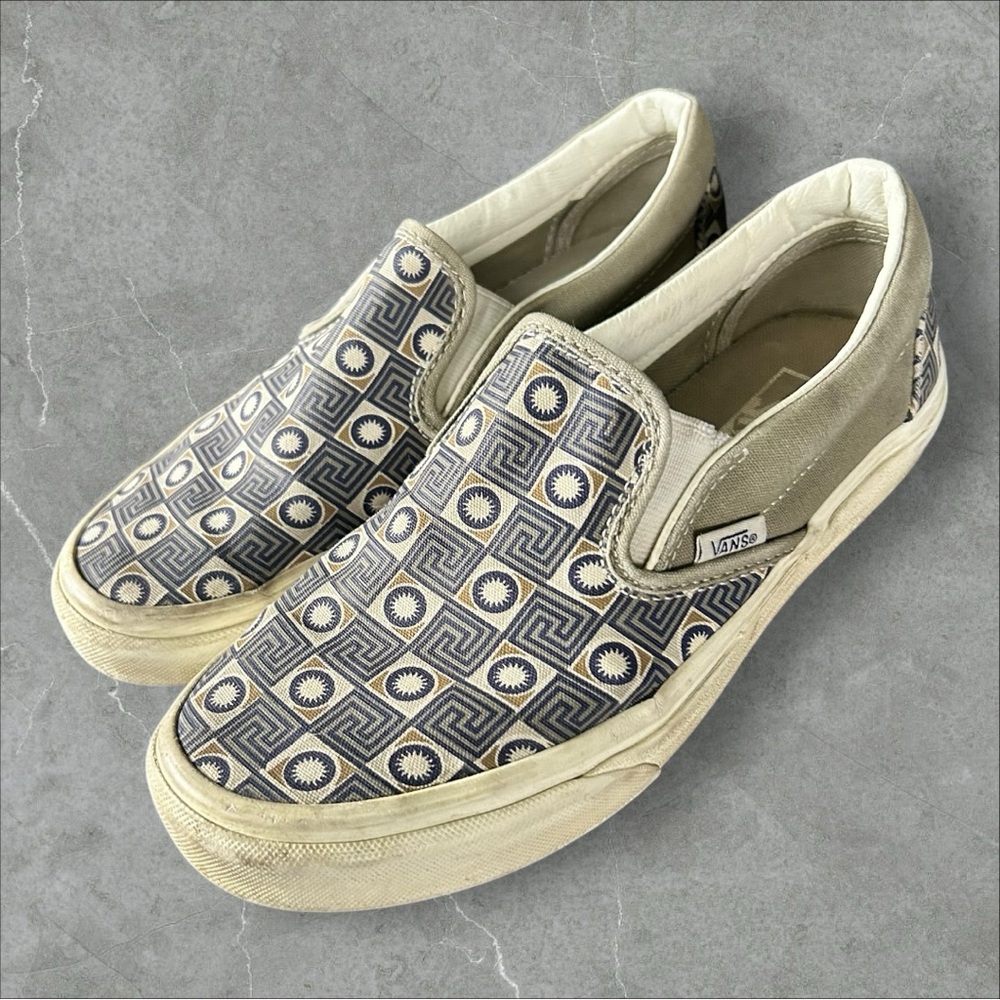 Vans Unisex Classic Geo Tek Olive Slip-On Sneakers